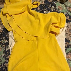 Cute yellow romper.